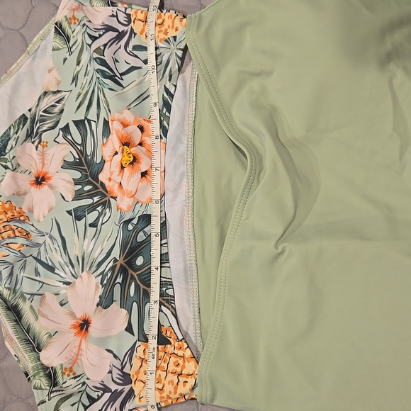 Ladies 1 Piece Swimsuit - Picture 6 of 7